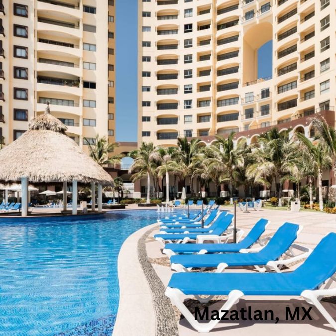 Pool and luxurious amenities at condo builidng in Mazatlan.