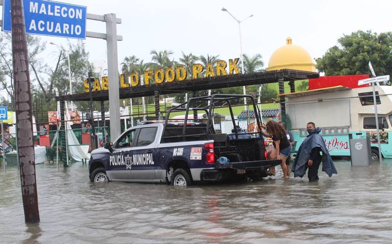 Police helping citizens after a hurricane in Mazatlan.