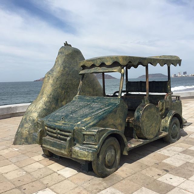 Pulmonia monument in Mazatlan