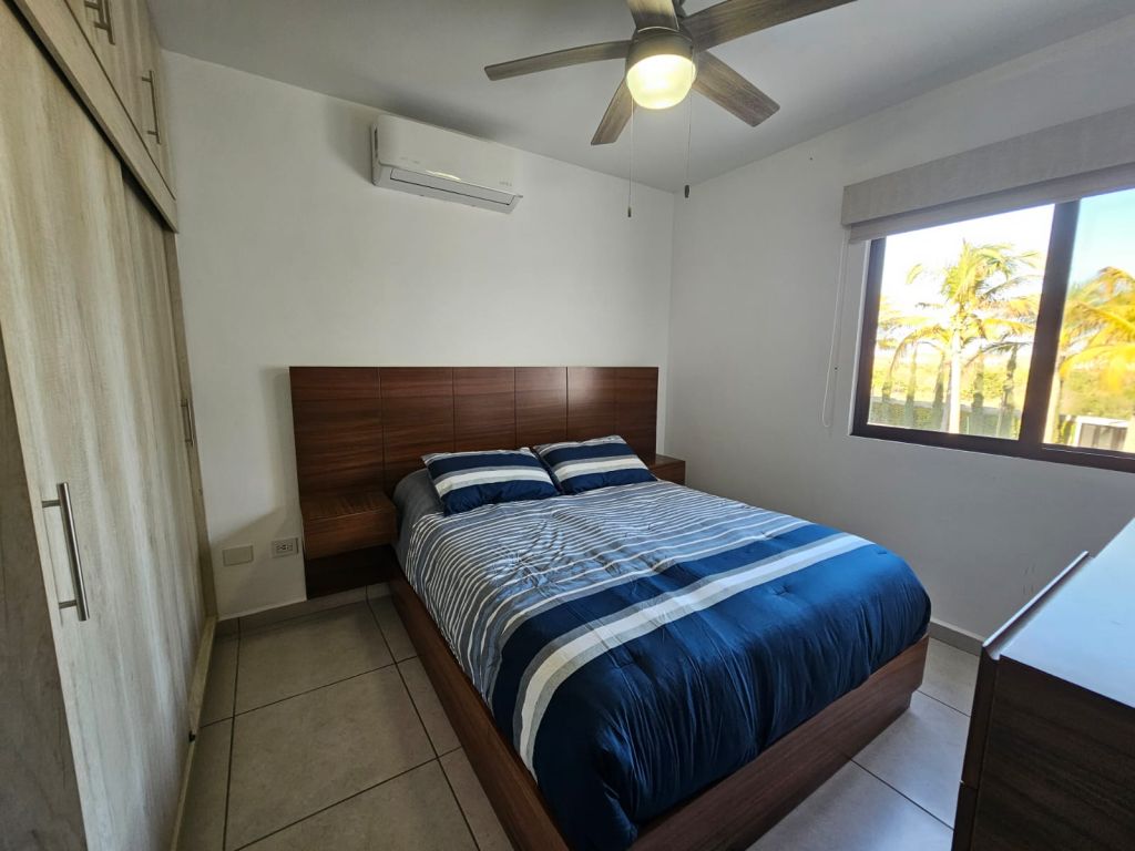 Palmilla master bedroom with queen bed, closet nd 3-piece ensuite.