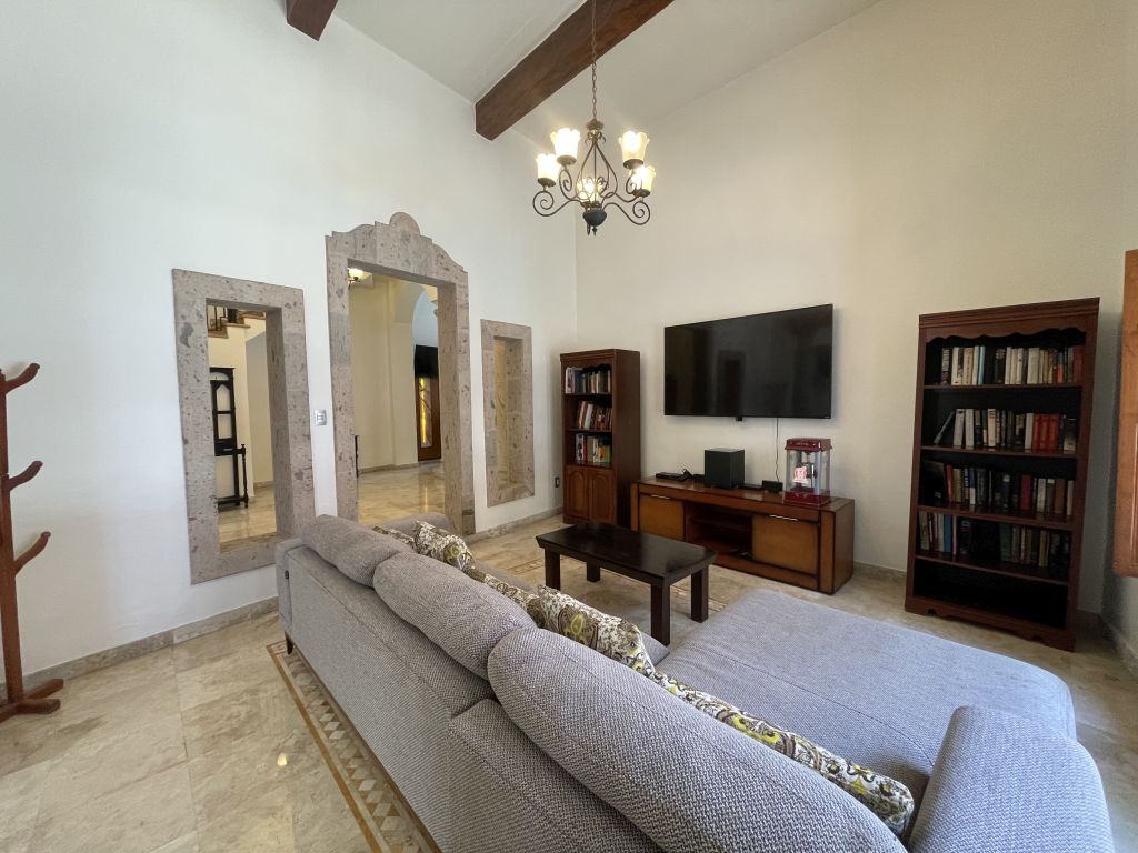 BD 1211 - 029 Casa Belisario - TV room