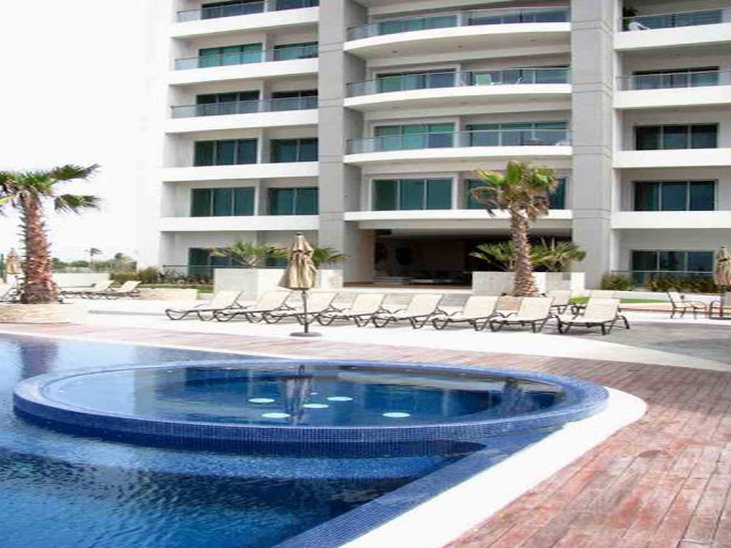 Pool at Escondido Tower