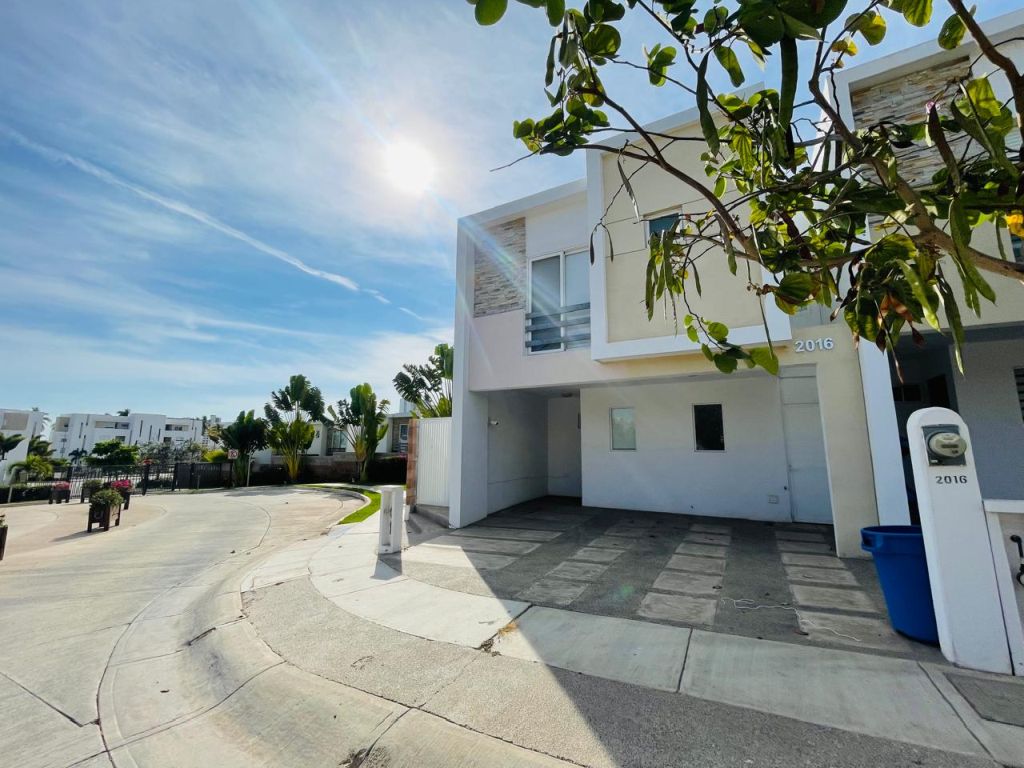 ALMAR 2016 - 016 Exterior of Almar 2016